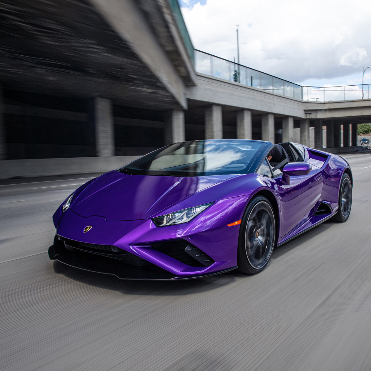 Lamborghini Huracan rental in Los Angeles in purple color