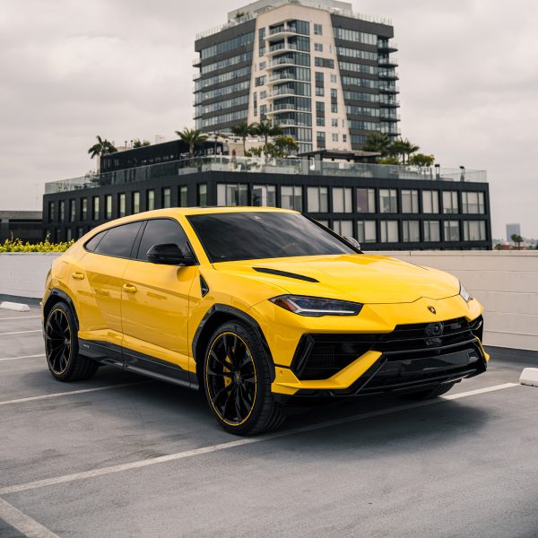 Lamborghini Urus rental in Los Angeles