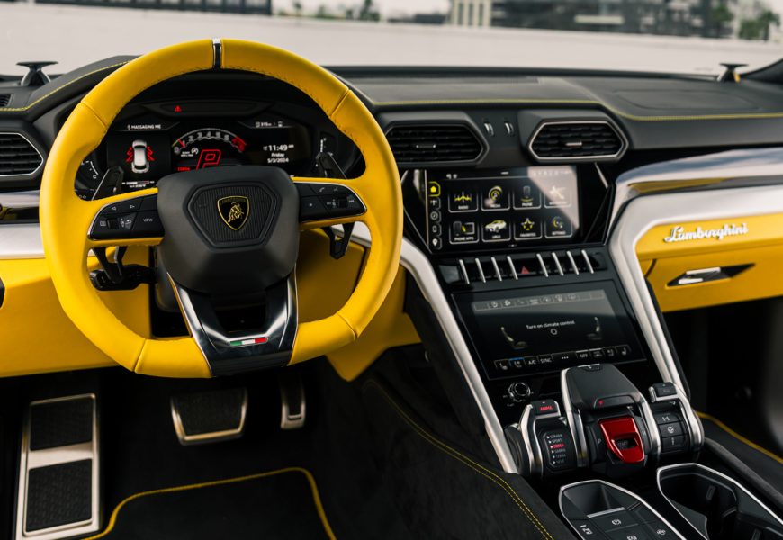 Lamborghini Urus rental in Los Angeles