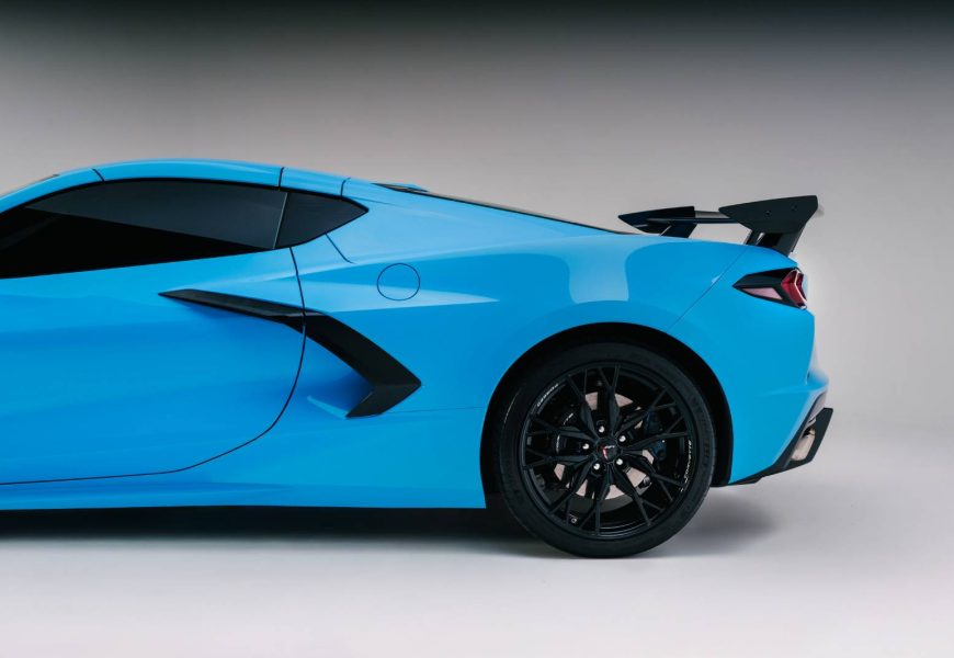 Corvette V8 in Blue Color